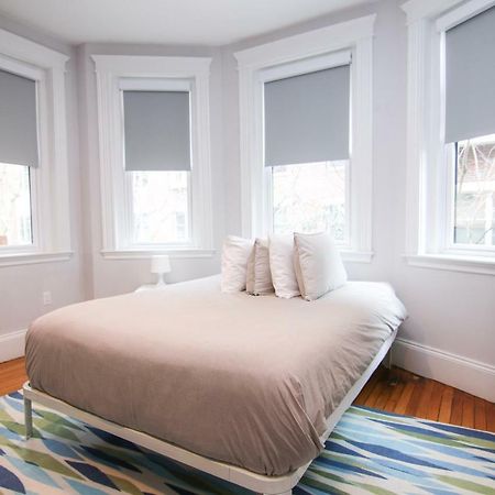 A Stylish Stay W/ A Queen Bed, Heated Floors.. #24 บรูคไลน์ ภายนอก รูปภาพ