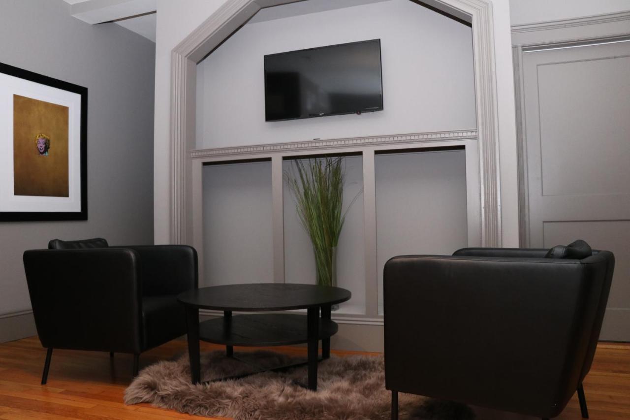 A Stylish Stay W/ A Queen Bed, Heated Floors.. #24 บรูคไลน์ ภายนอก รูปภาพ